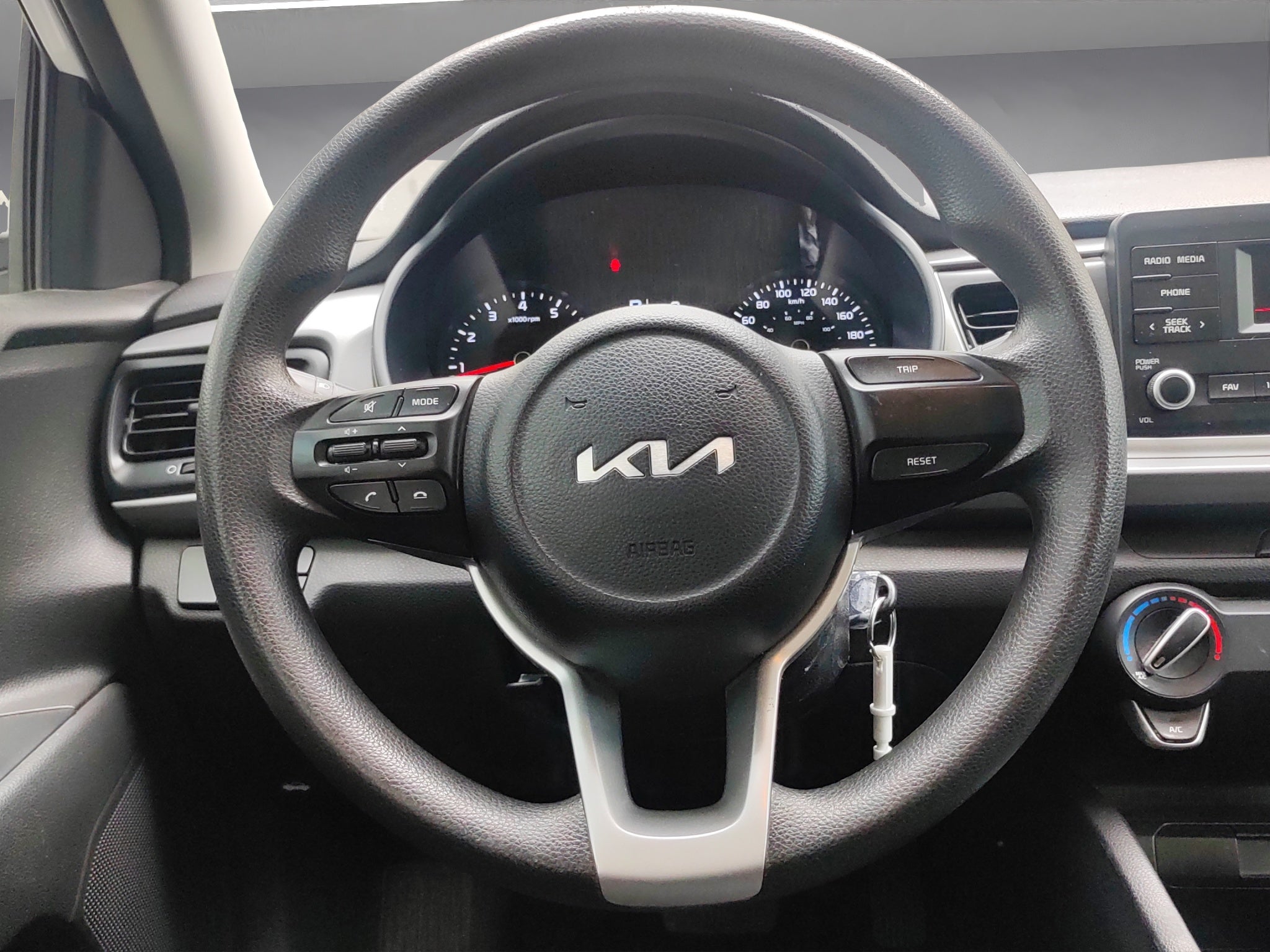 2023 Kia RIO 4 PTS L TA VE R-15