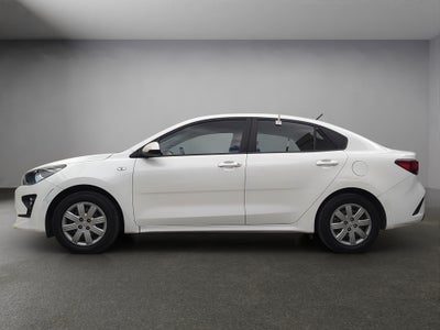 2023 Kia RIO 4 PTS L TA VE R-15
