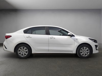 2023 Kia RIO 4 PTS L TA VE R-15