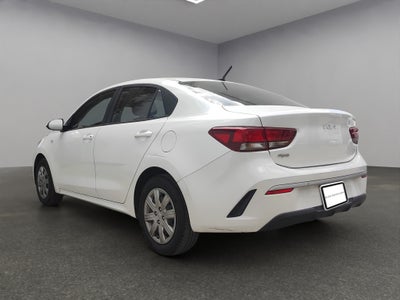 2023 Kia RIO 4 PTS L TA VE R-15