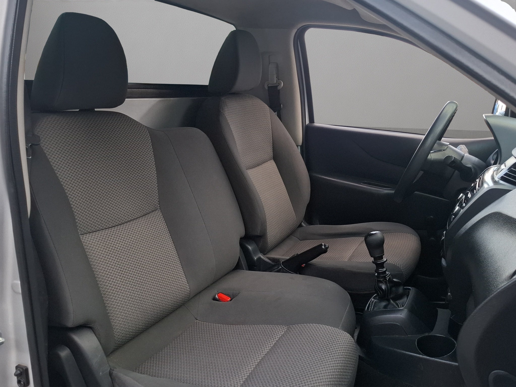 2022 Nissan NP300 2 PTS ESTACAS TM6 AAC
