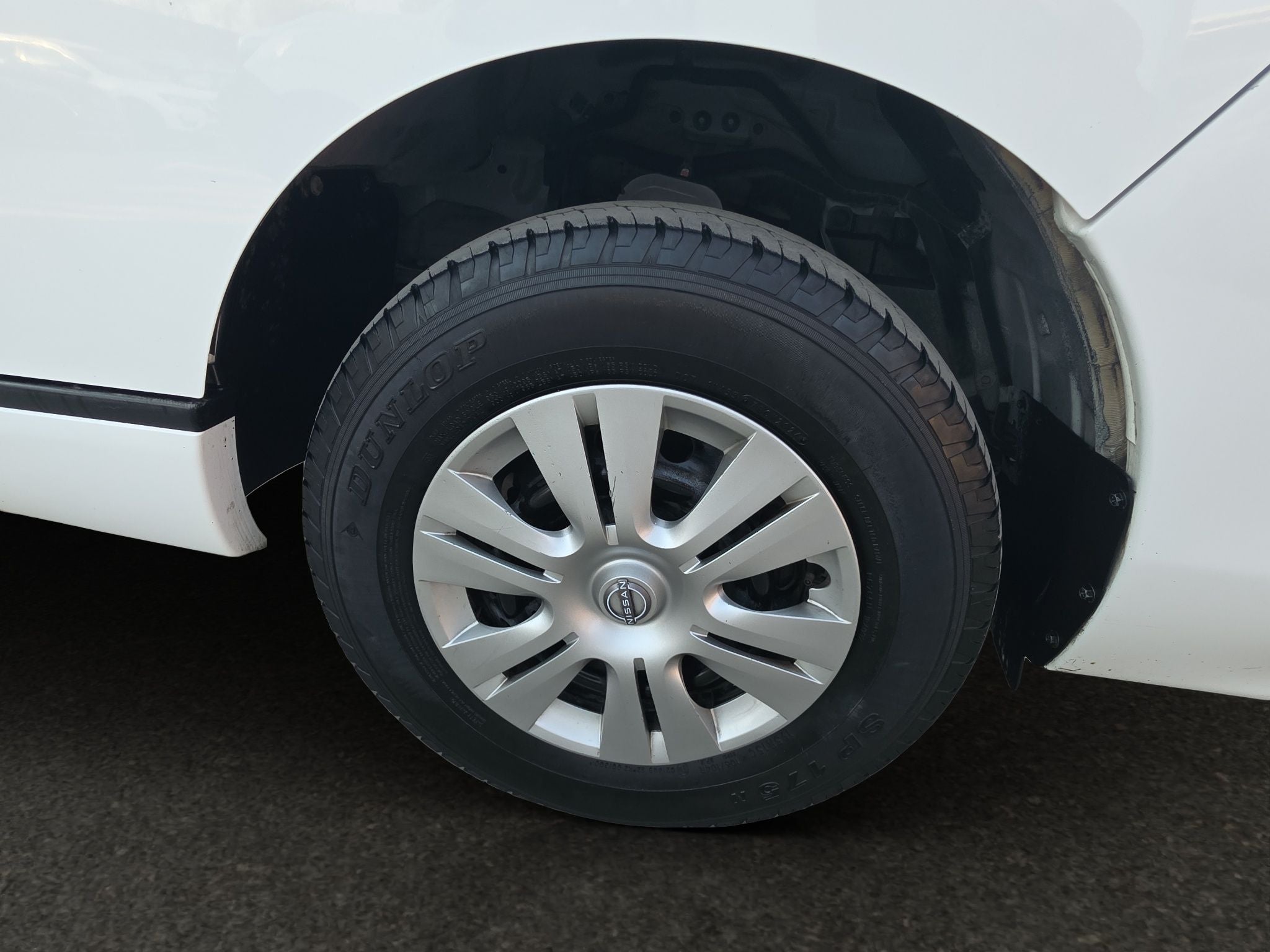 2024 Nissan Urvan 2.5 14 Pasajeros Amplia AA Mt