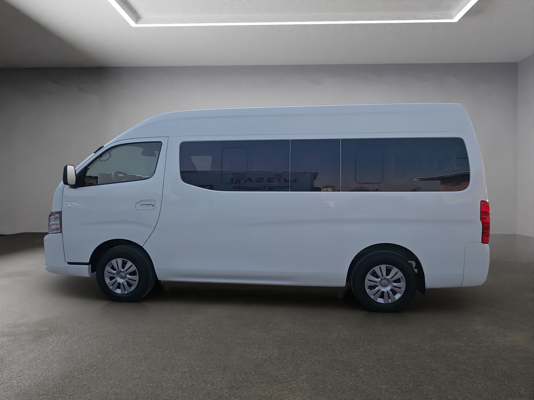 2024 Nissan Urvan 2.5 14 Pasajeros Amplia AA Mt