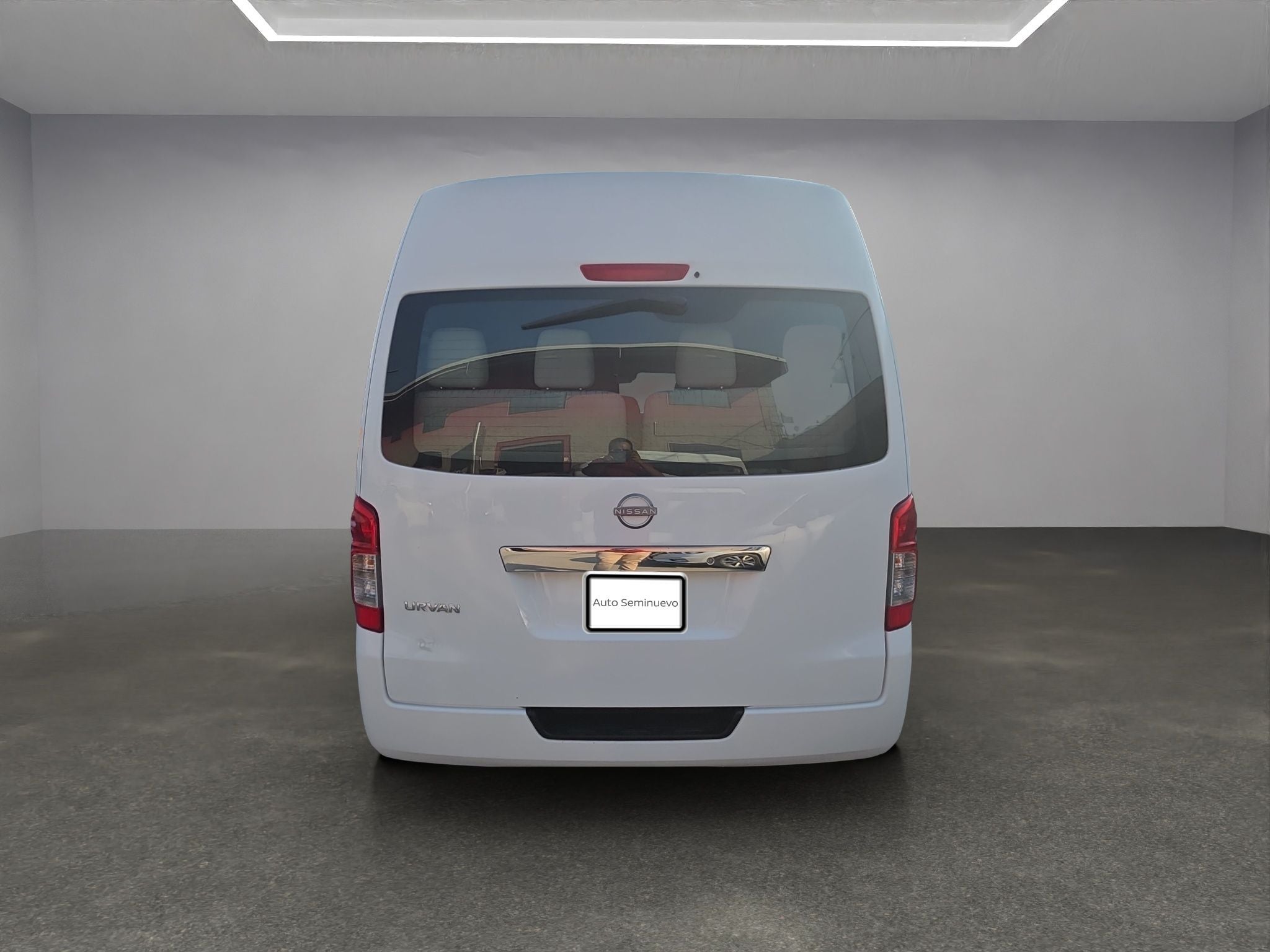 2024 Nissan Urvan 2.5 14 Pasajeros Amplia AA Mt