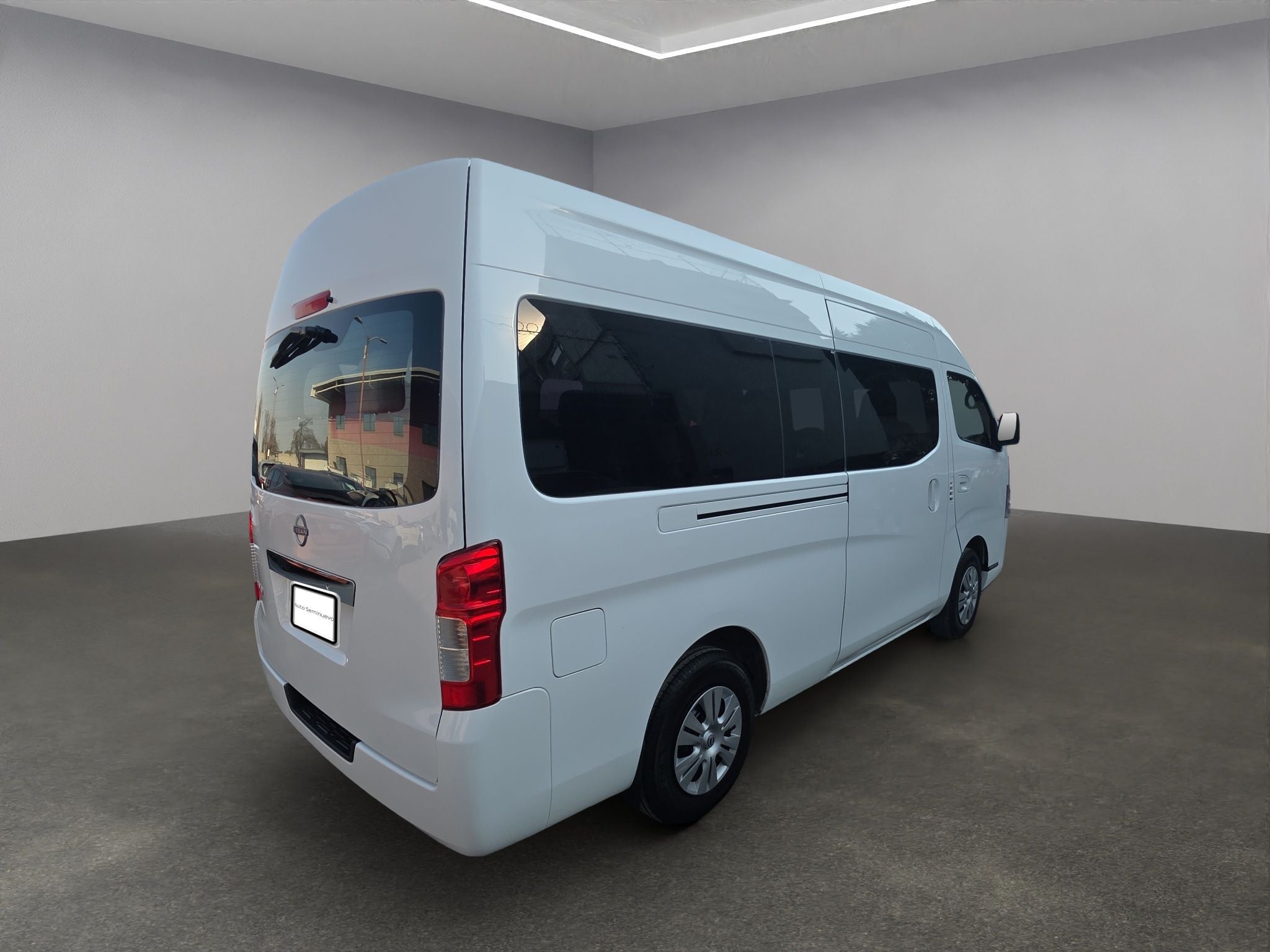 2024 Nissan Urvan 2.5 14 Pasajeros Amplia AA Mt