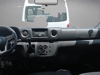 2023 Nissan Urvan 2.5 14 Pasajeros Amplia AA Mt