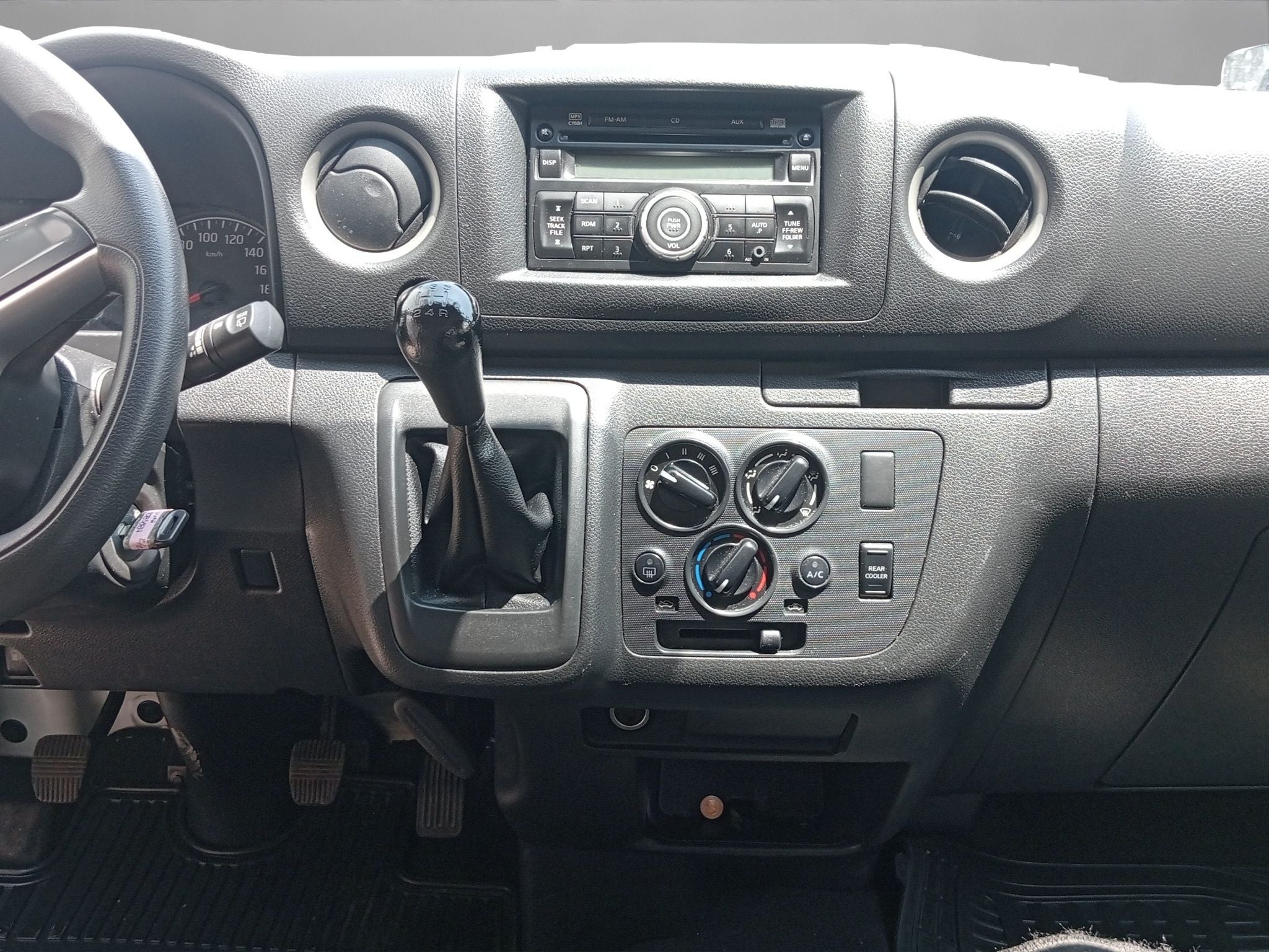 2023 Nissan Urvan 2.5 14 Pasajeros Amplia AA Mt