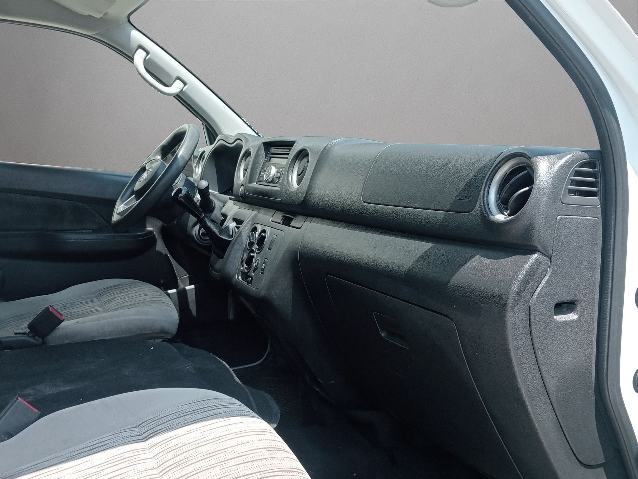 2023 Nissan Urvan 2.5 14 Pasajeros Amplia AA Mt