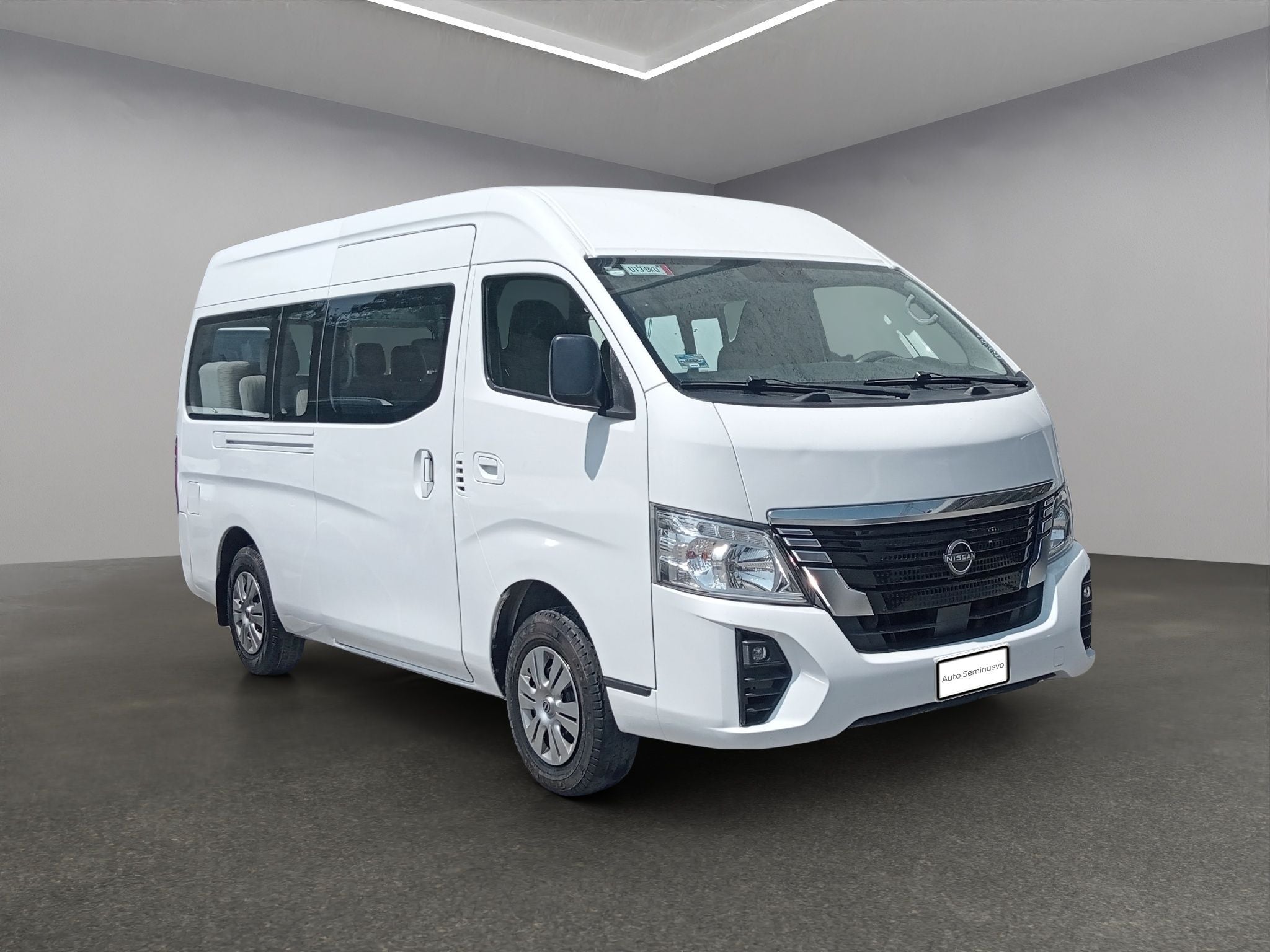 2023 Nissan Urvan 2.5 14 Pasajeros Amplia AA Mt
