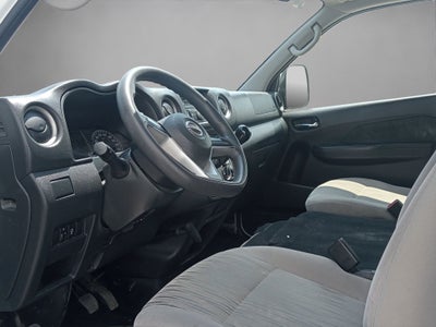 2023 Nissan Urvan 2.5 14 Pasajeros Amplia AA Mt