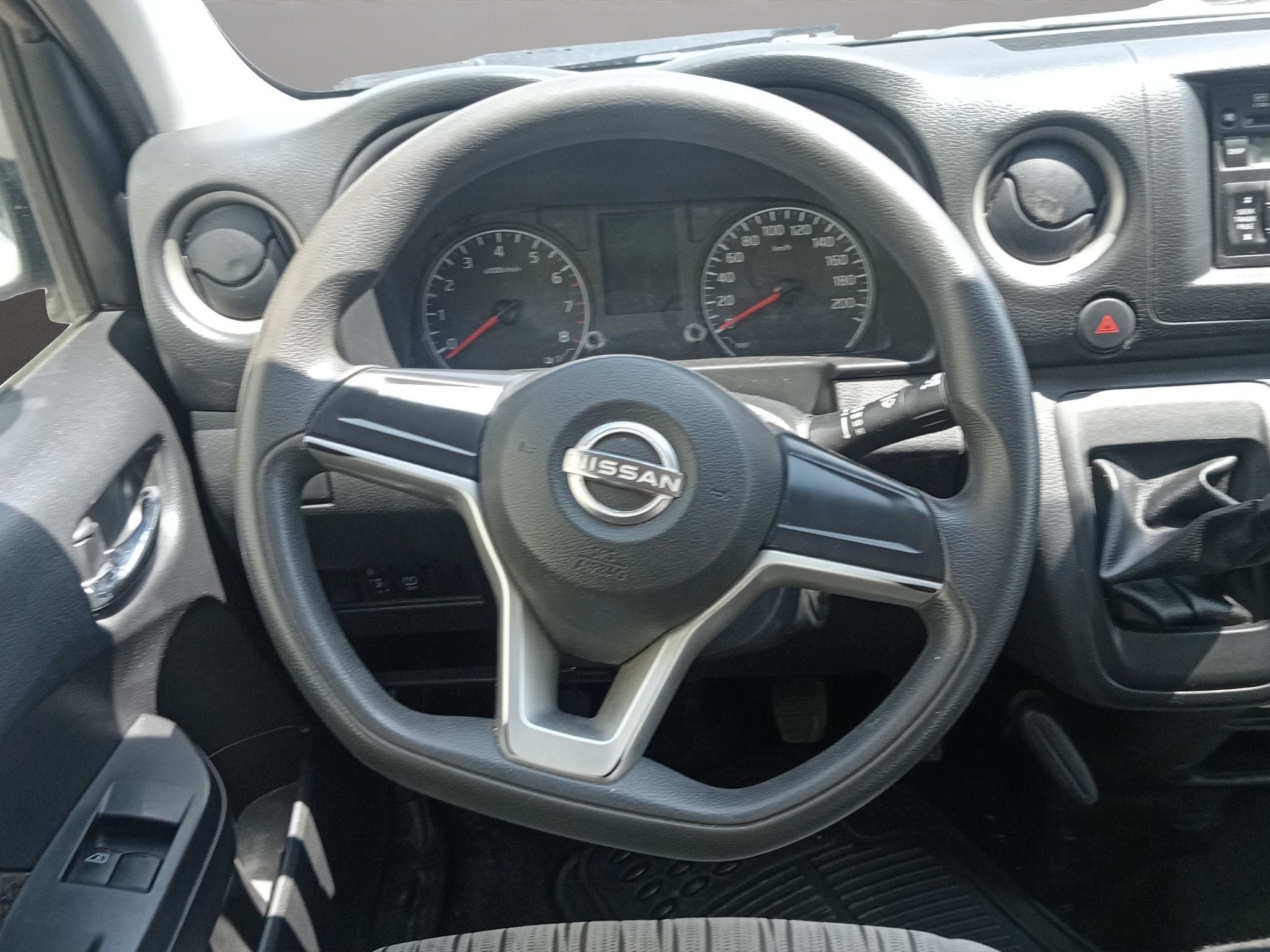 2023 Nissan Urvan 2.5 14 Pasajeros Amplia AA Mt