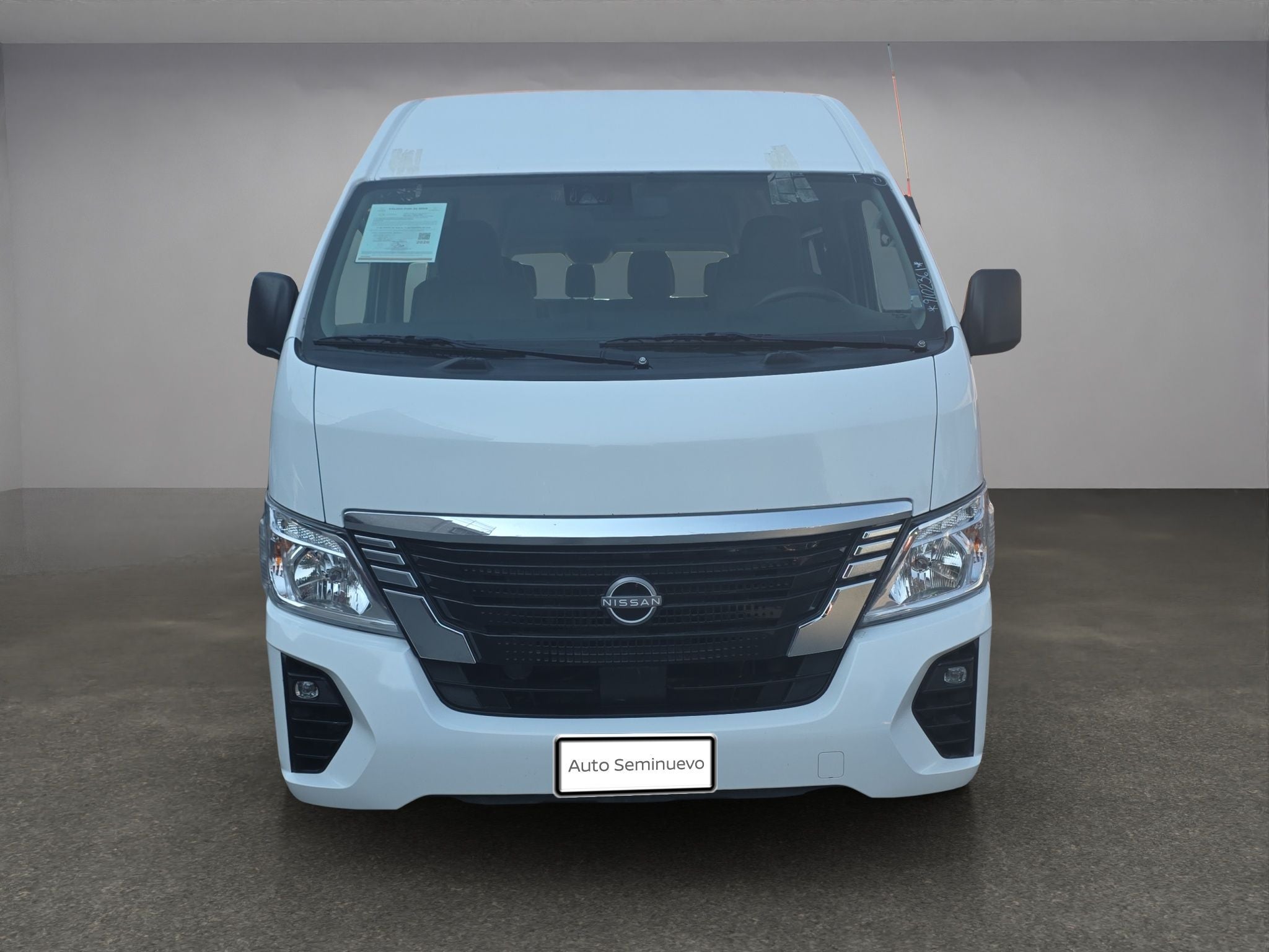 2024 Nissan Urvan 2.5 14 Pasajeros Amplia AA Mt