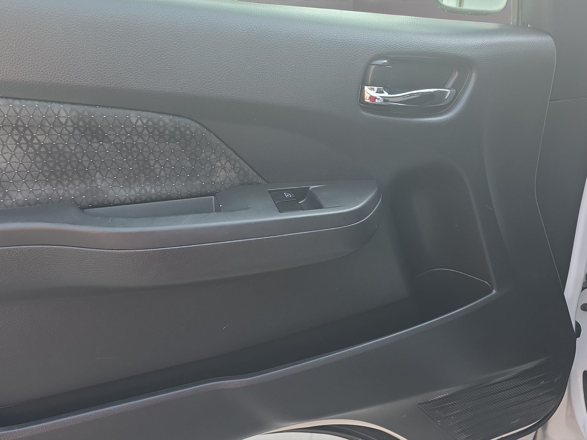 2024 Nissan Urvan 2.5 14 Pasajeros Amplia AA Mt