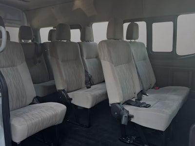 2024 Nissan Urvan 2.5 14 Pasajeros Amplia AA Mt