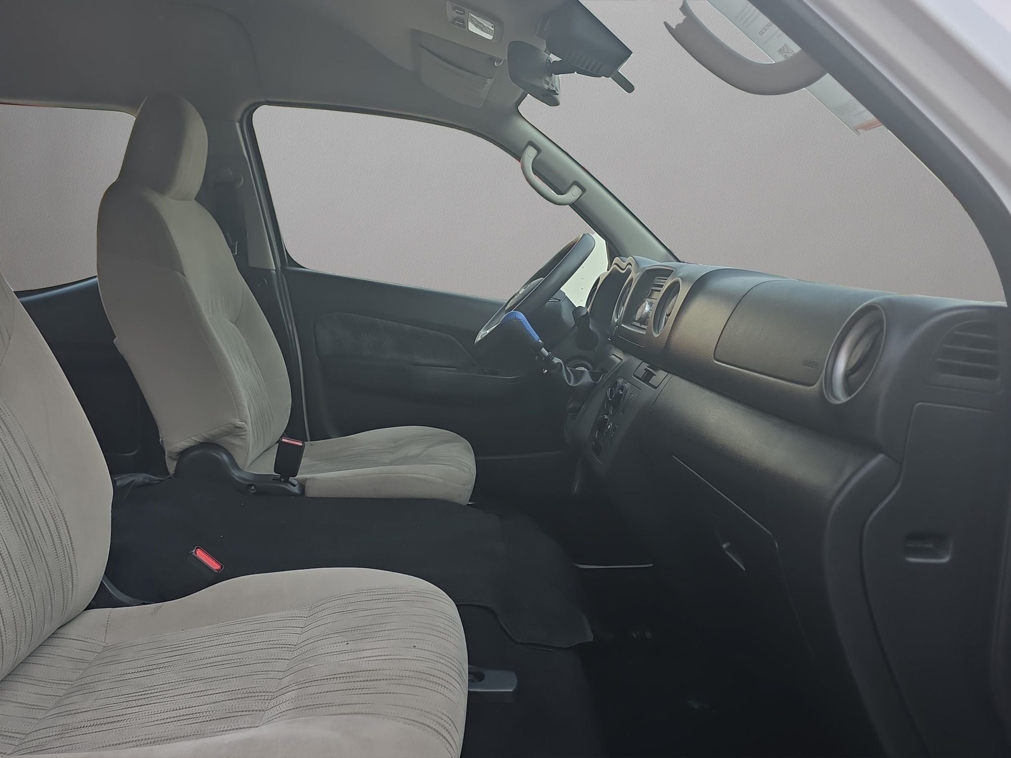 2024 Nissan Urvan 2.5 14 Pasajeros Amplia AA Mt