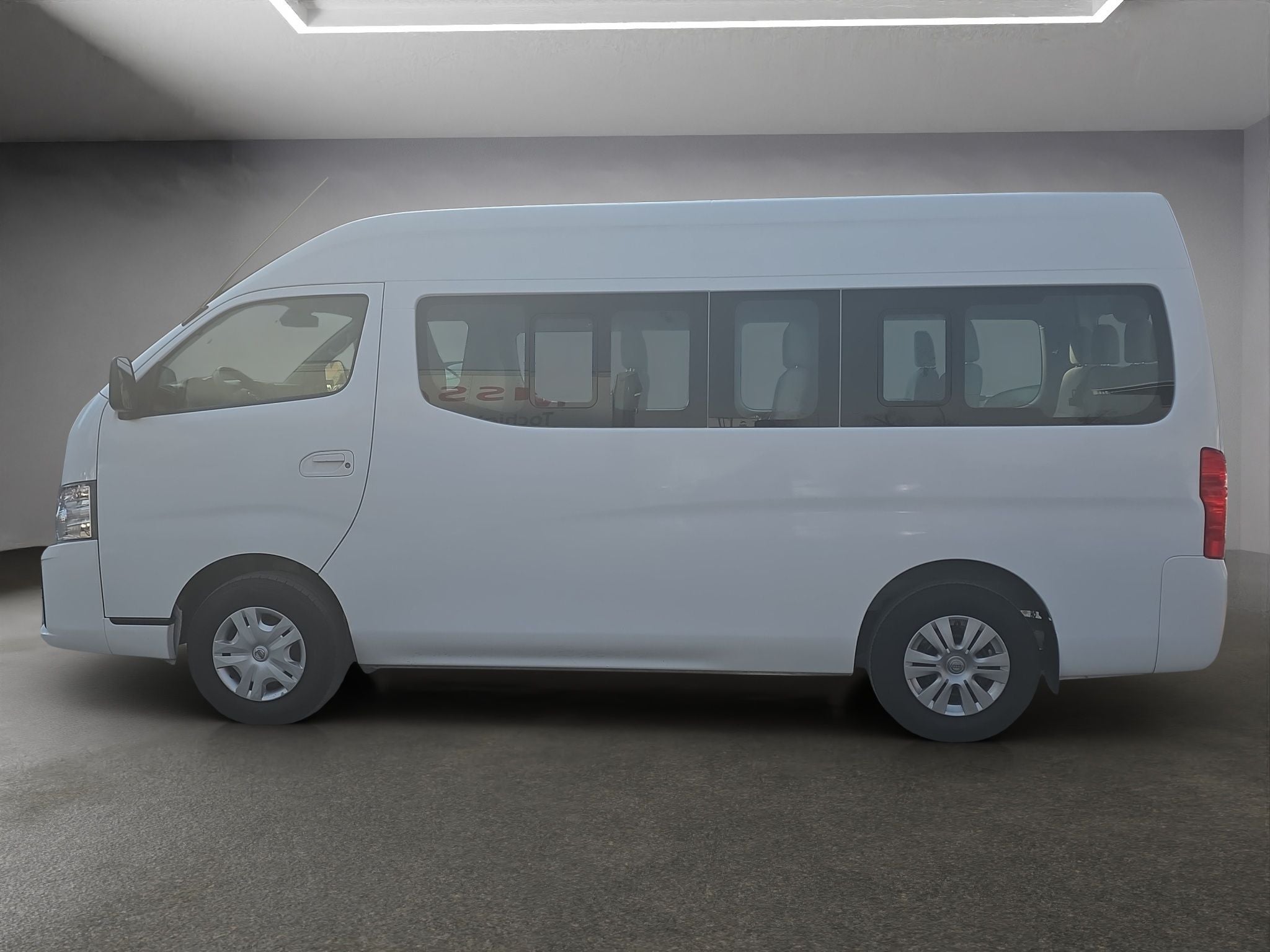 2024 Nissan Urvan 2.5 14 Pasajeros Amplia AA Mt