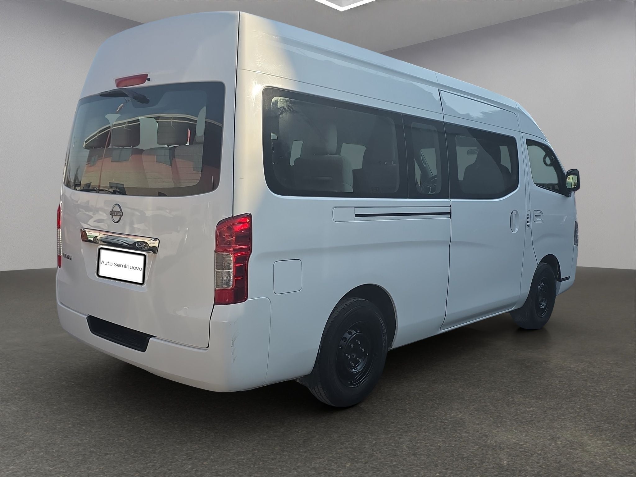 2024 Nissan Urvan 2.5 14 Pasajeros Amplia AA Mt