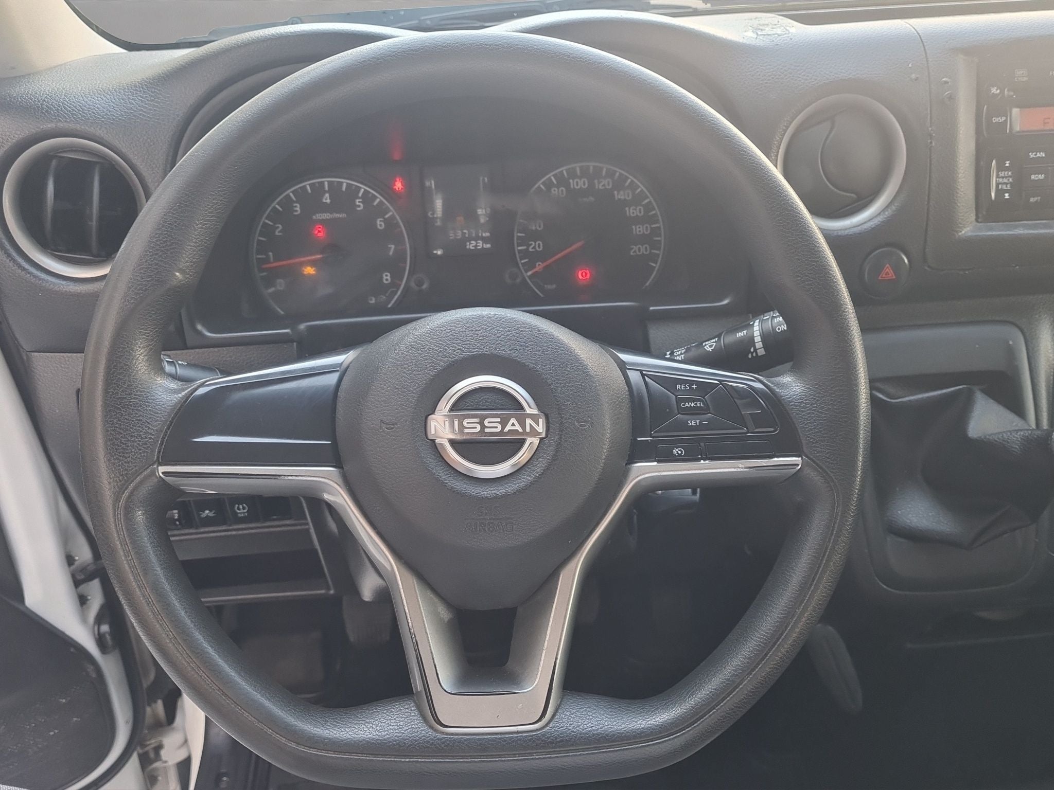 2024 Nissan Urvan 2.5 14 Pasajeros Amplia AA Mt