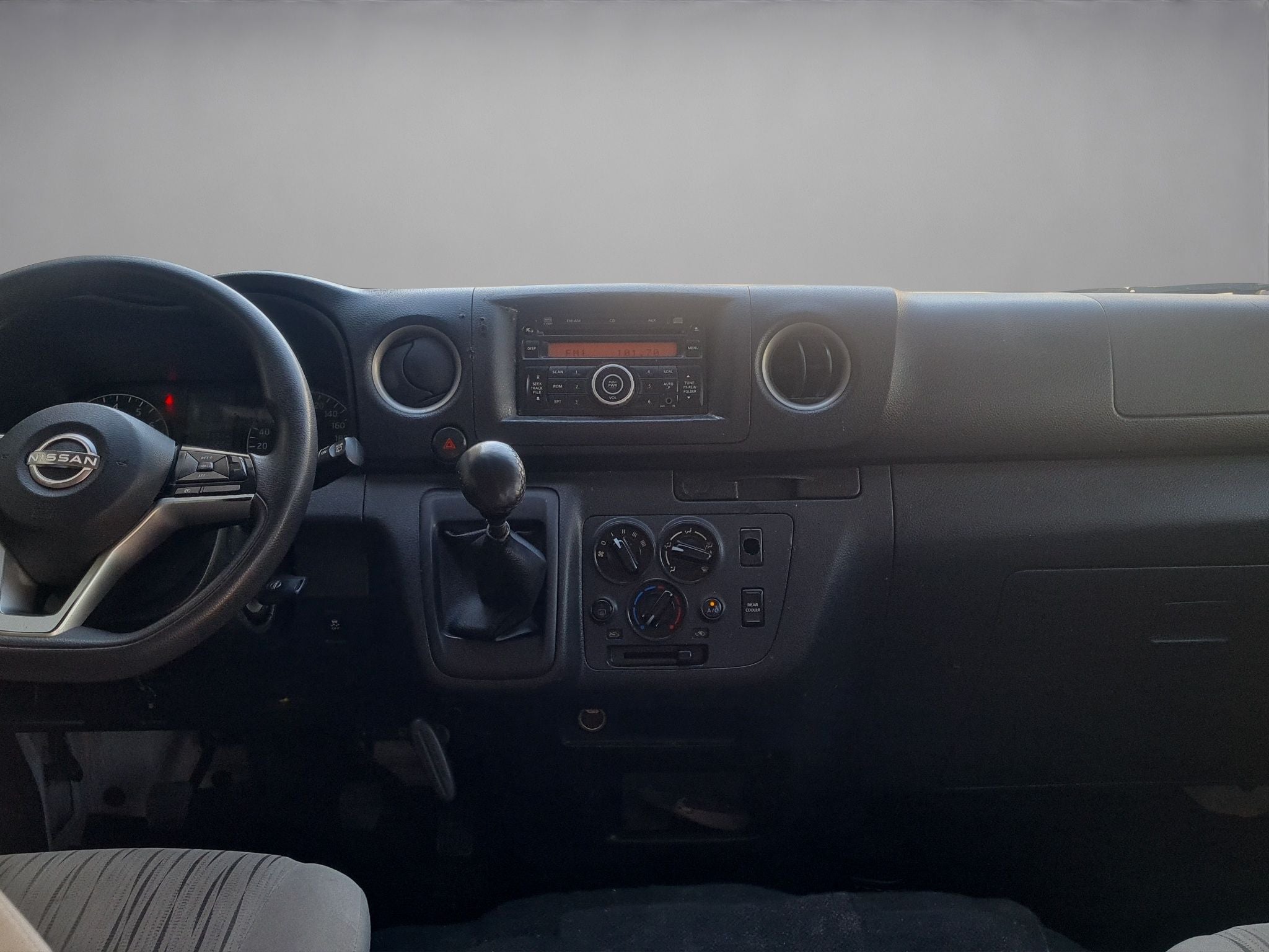 2024 Nissan Urvan 2.5 14 Pasajeros Amplia AA Mt