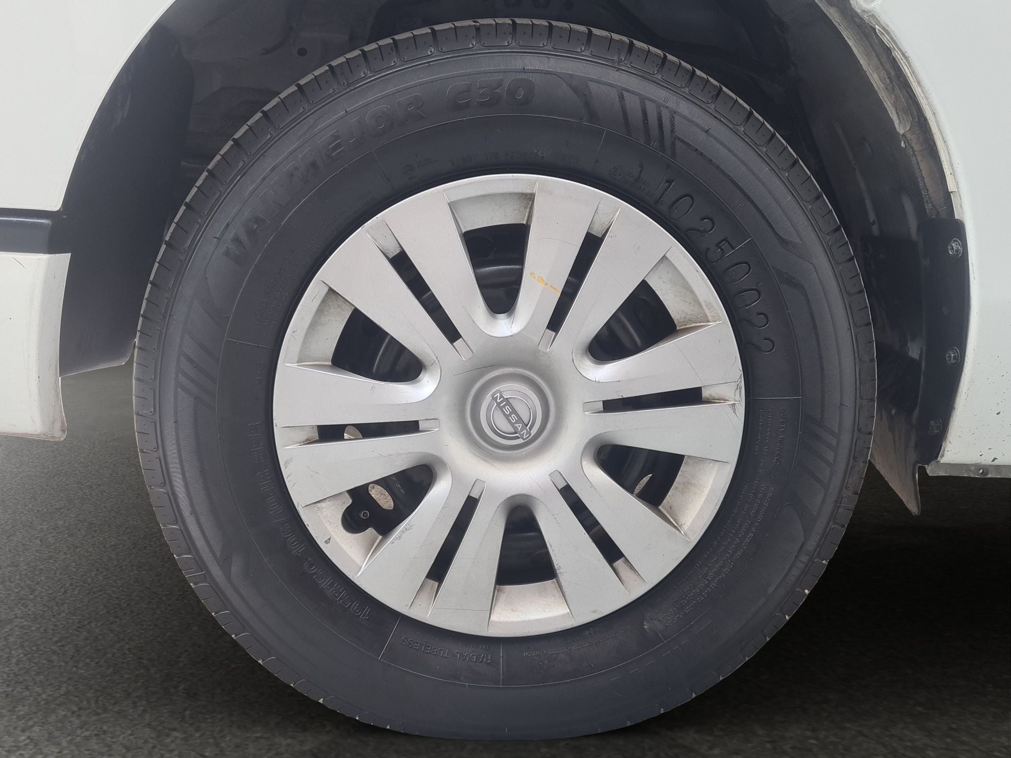 2024 Nissan Urvan 2.5 14 Pasajeros Amplia AA Mt