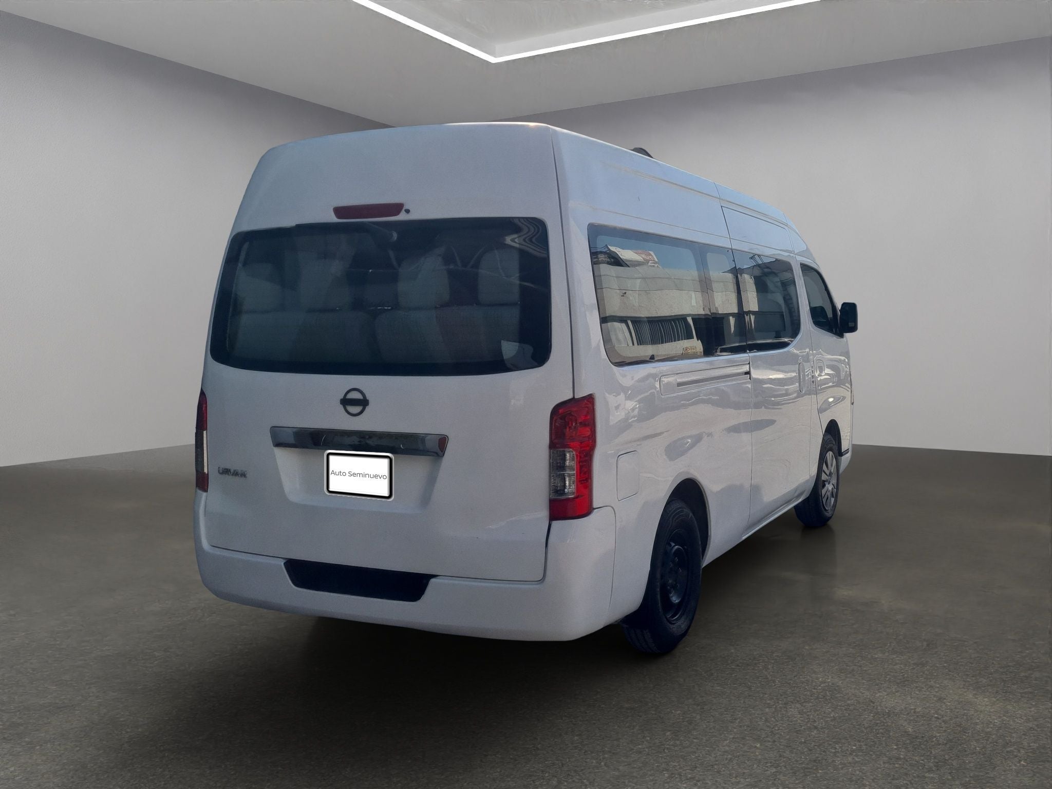 2024 Nissan Urvan 2.5 14 Pasajeros Amplia AA Mt