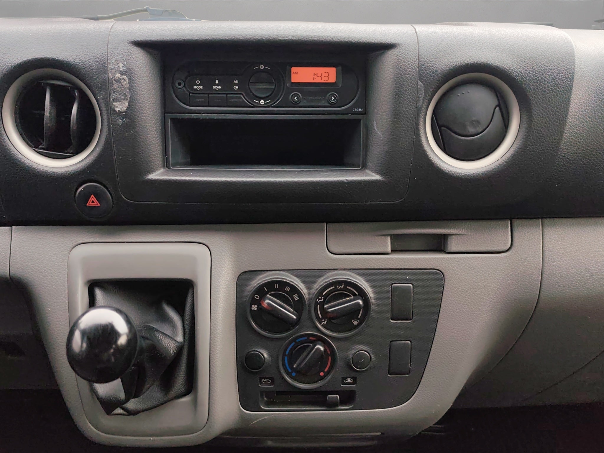 2021 Nissan URVAN 4 PTS AMPLIA TM5 AAC