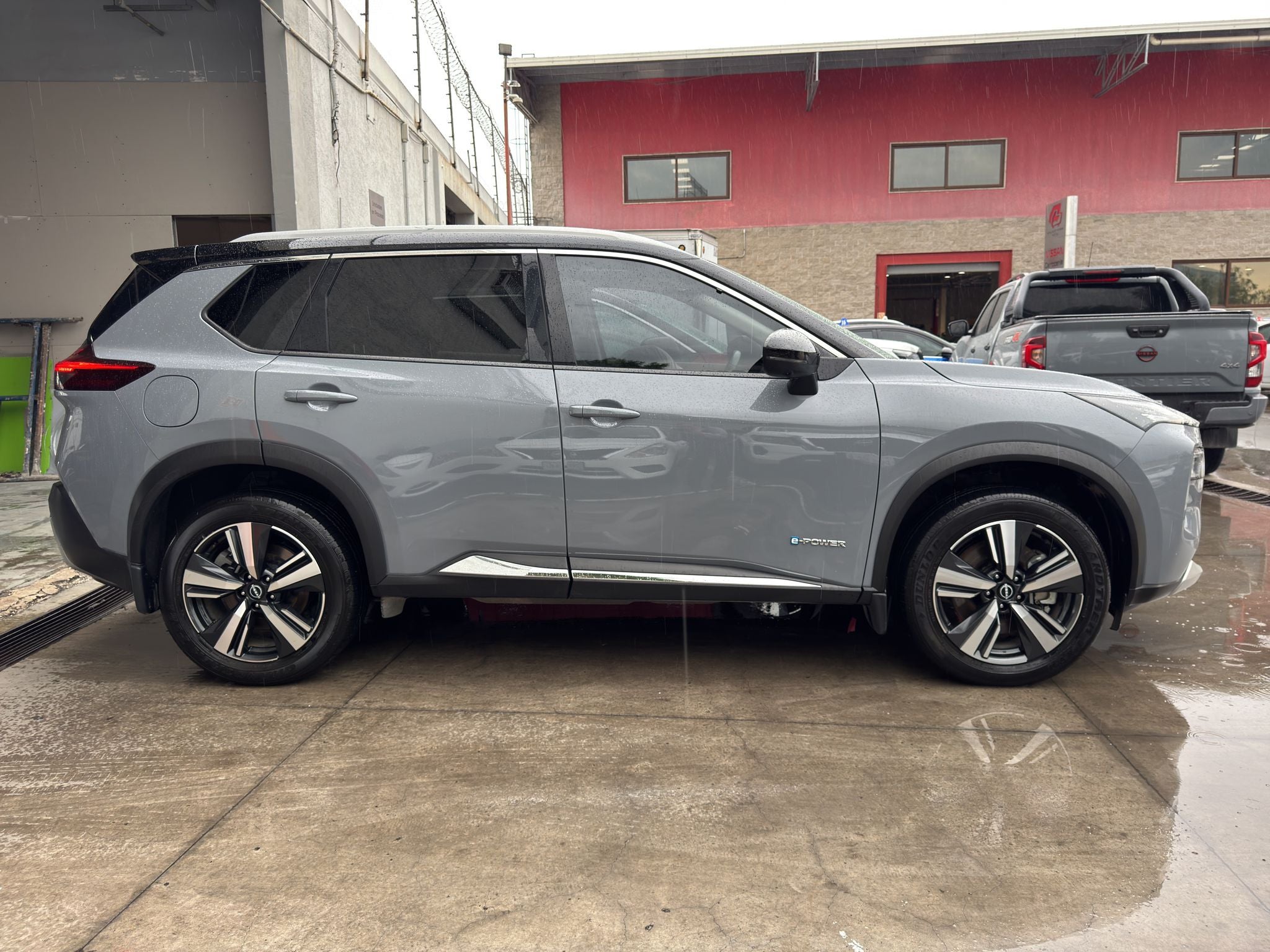 2025 Nissan X-TRAIL 5P PLATINUM E.POWER HEV L31.5 AUT