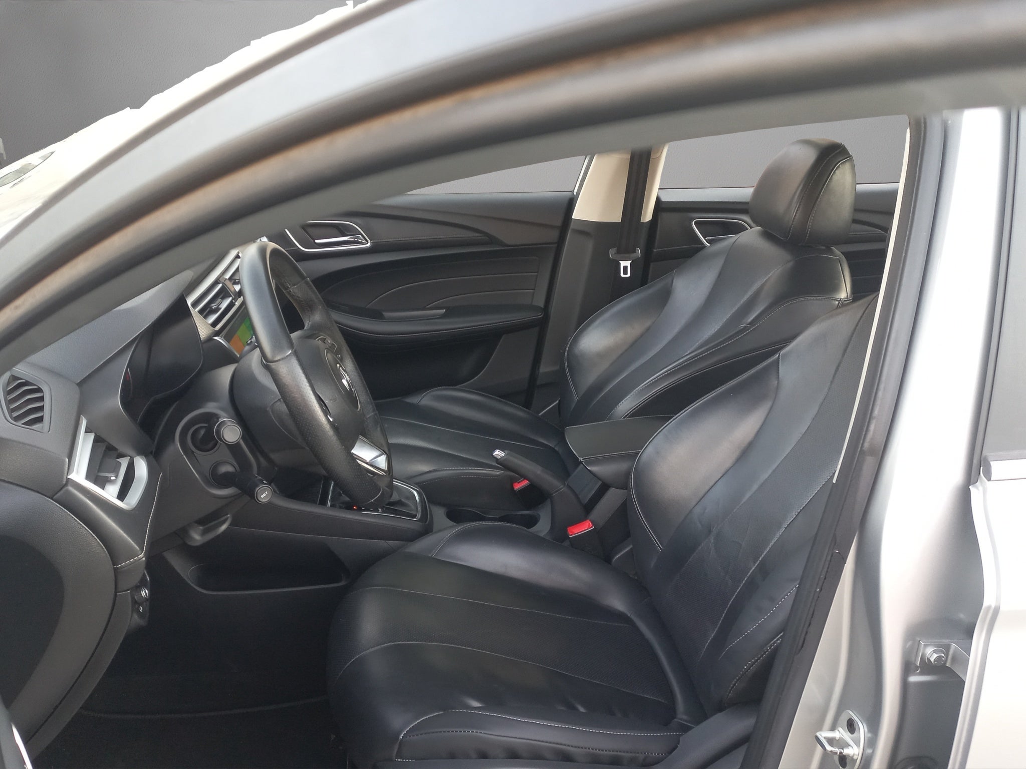 2023 MG MG 5 4 PTS EXCITE 15L TA VE PIEL RA-16